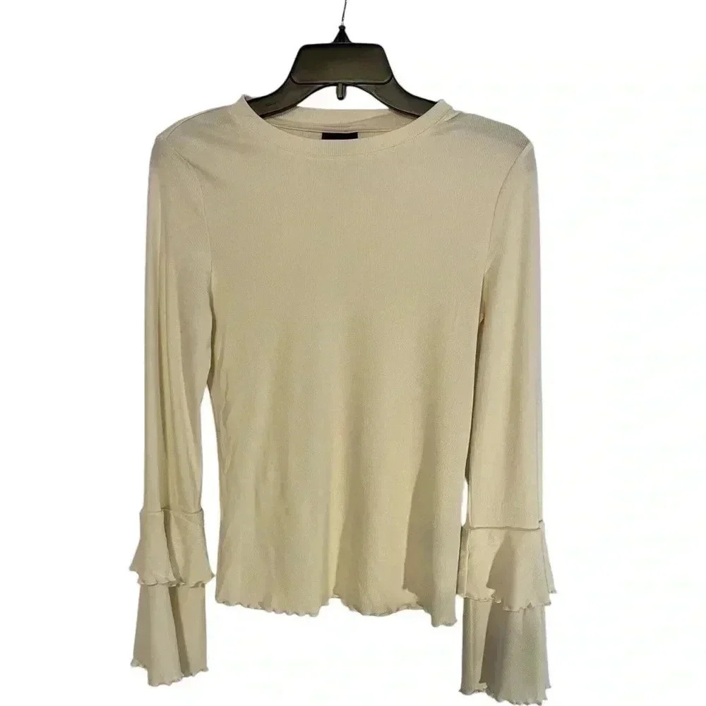 Women’s Nordstrom Rack Private Brand Cream Bell Sleeve Too. Size Medium.